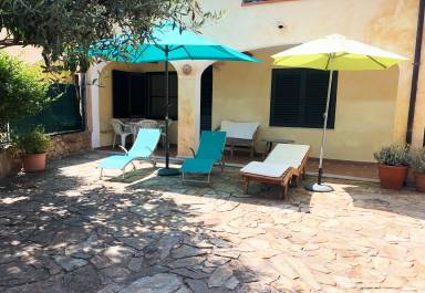 Appartamento vacanza per 6 Persone ca. 60 m² in Sas Linnas Siccas, Sardegna (Baronie)