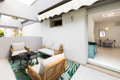Voll ausgestattete Ferienwohnung mit Terrasse, Pool und Garten | Meerblick | Strand in der Nähe | Haustiere erlaubt
