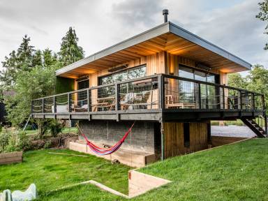 Cottage with garden & pool