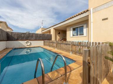 Casa vacacional con jardín, terraza y barbacoa