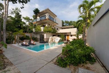 Spacious villa with private pool & garden | Suitable for remote work