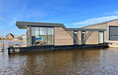 Huisboot 64 m²