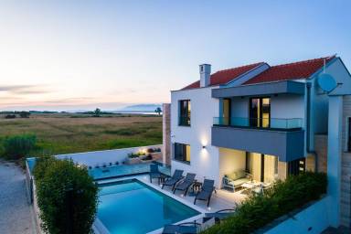 Kinderfreundliche wunderschöne Villa mit privatem Pool, Whirlpool und Sauna | Strandblick