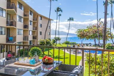 Vacation homes in Wailuku provide beach bungalows surrounded by nature - HomeToGo