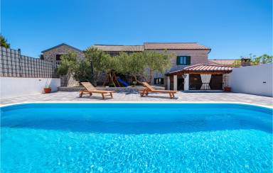 Maisonette Drage