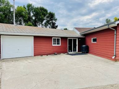House Devils Lake