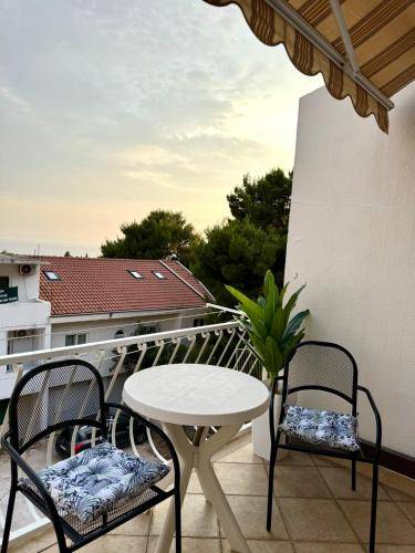 Rental apartment with patio — photo 4