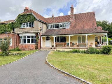 Cottage Crossways