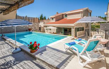 158 m² House