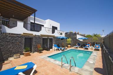 Villa Tías