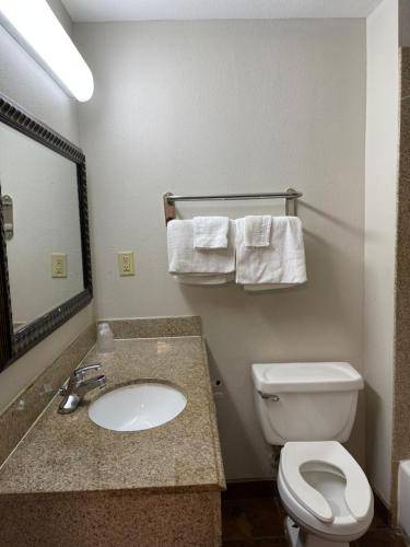 Budget Inn — photo 4