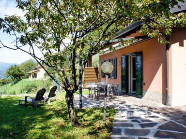 Ferienhaus mit eingezäuntem Grundstück für 4 Gäste mit Hund in Perledo, Italien
