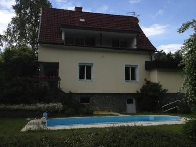 Wunderschönes Ferienhaus in Klagenfurt Am Wörthersee mit Privatem Pool