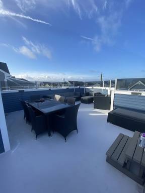 242 m² House
