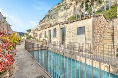 Gemütliche Wohnung mit Pool, Garten und Terrasse