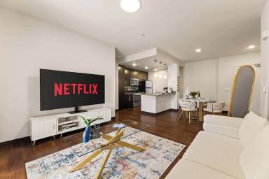 Trendy 2BD Haven in Hollywood! Free Parking &Pool