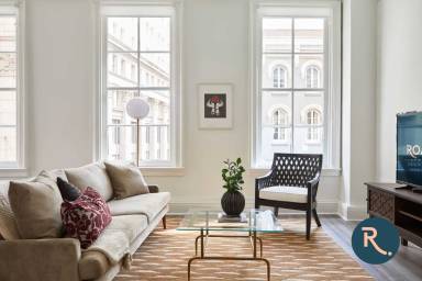 307 m² House