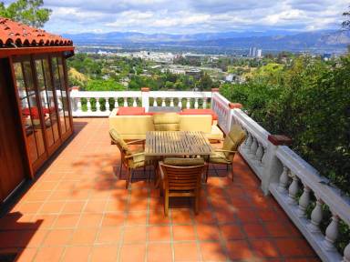 Airbnb  Studio City