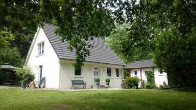 Ferienhaus mit Saunahaus in Alleinlage in Gudendorf