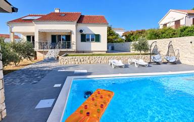 Villa mit privatem Pool, Grill und Terrasse