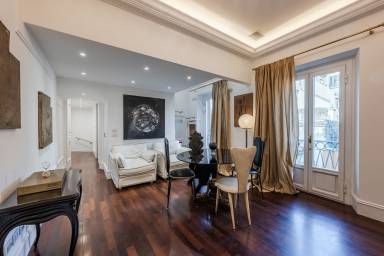 100 m² Apartment