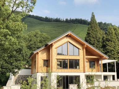 270 m² House