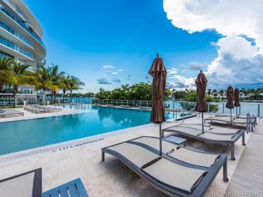 Condo Mid-Beach