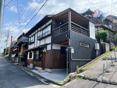 Hus  Yoshidanakaojicho