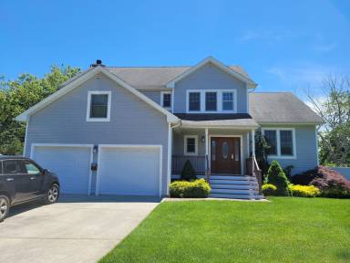 House East Moriches