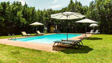 Apartment mit Garten, Pool und Grill