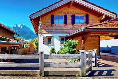 220 m² House