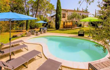 210 m² House