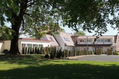 Logement avec terrasse et jardin