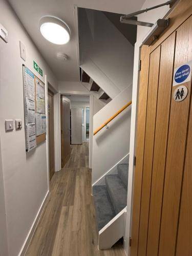 Simple Rooms for Contractors and Essential Workers — photo 3
