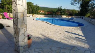 Gemütliche Wohnung in Linardići mit Grill, gemeinschaftlichem Pool und Garten