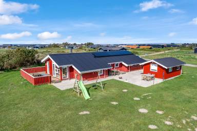 Ferienhaus mit Sauna, privatem Pool und Terrasse