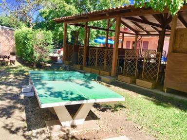 Gradevole campeggio accogliente e familiare con piscina, terrazza e giardino