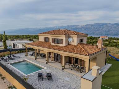 Kinderfreundliches weiträumiges Ferienhaus mit Garten, Grill und privatem Pool | Wasserblick
