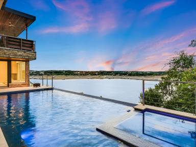 House Lakeway