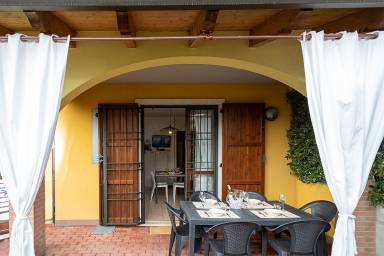 60 qm Ferienwohnung für 3 Gäste mit Hund in Colà, Lazise