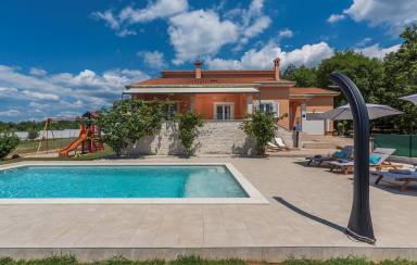 House  Općina Tinjan