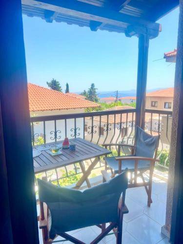 Apartment with yard & terrace — photo 2