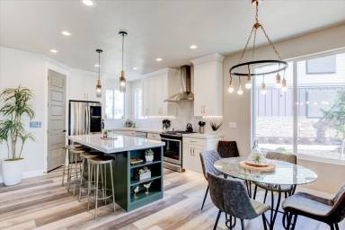 House Kitchen Midway