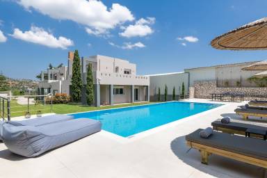 250 m² House