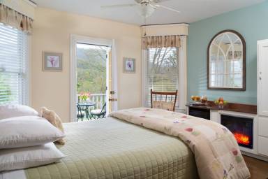 Bed and breakfast  Waynesville