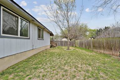 House Pet-friendly Bluff Springs Center