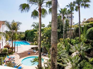 Fully equipped apartment with garden, heated pool & terrace