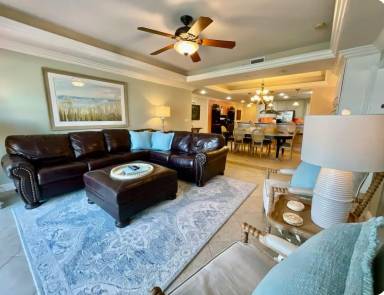 223 m² Condo