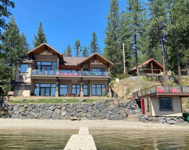 House  Loon Lake