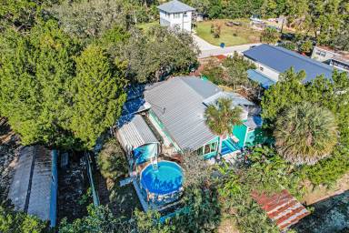 House Pine Island